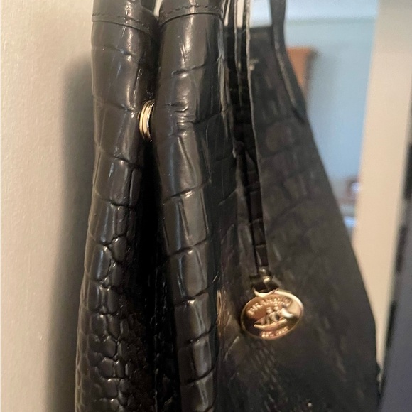 BRAHMIN Elegant Leather Black Crocodile-Embossed Tote Bag. - Picture 6 of 8